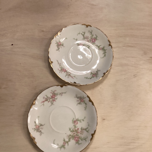 Tea cup saucers - Picture 2 of 4